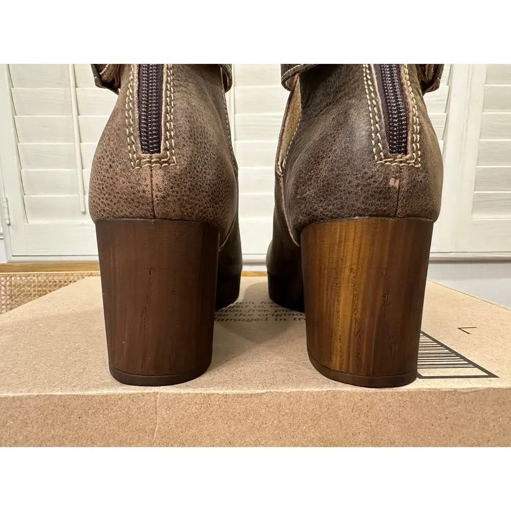 Californians Jordyn Wedge Boots Dark Brown Leather Size 10 NWOB Versatile Comfy